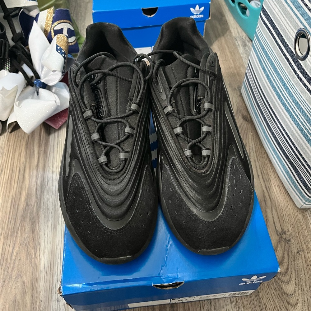 men’s adidas size 9 1/2. worn once. great condition.